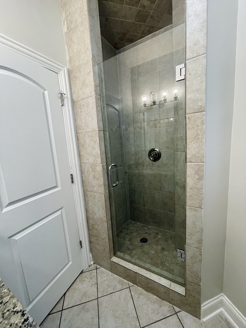 469 E Bowen Avenue 1 Property Photo 12