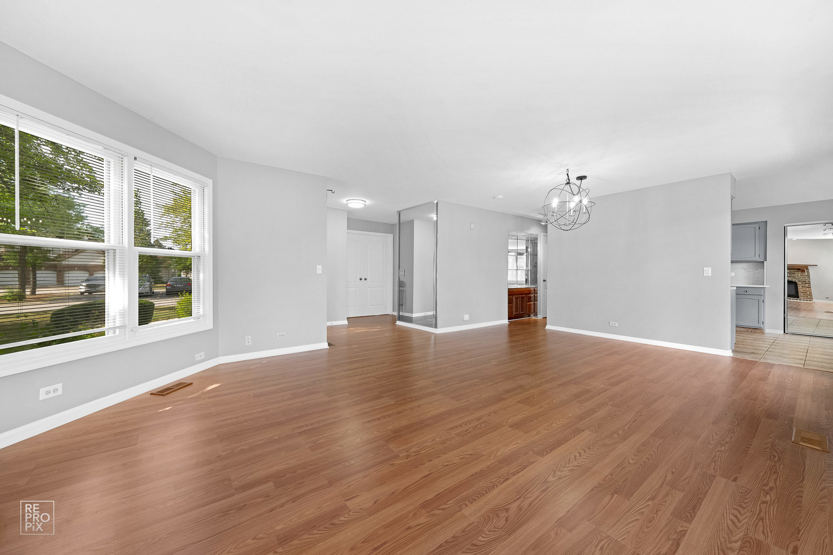 98 Willow Parkway 98 Property Photo 3