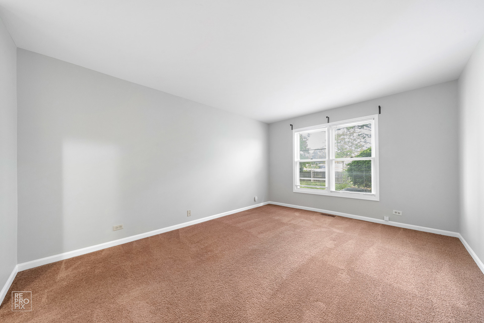 98 Willow Parkway 98 Property Photo 13