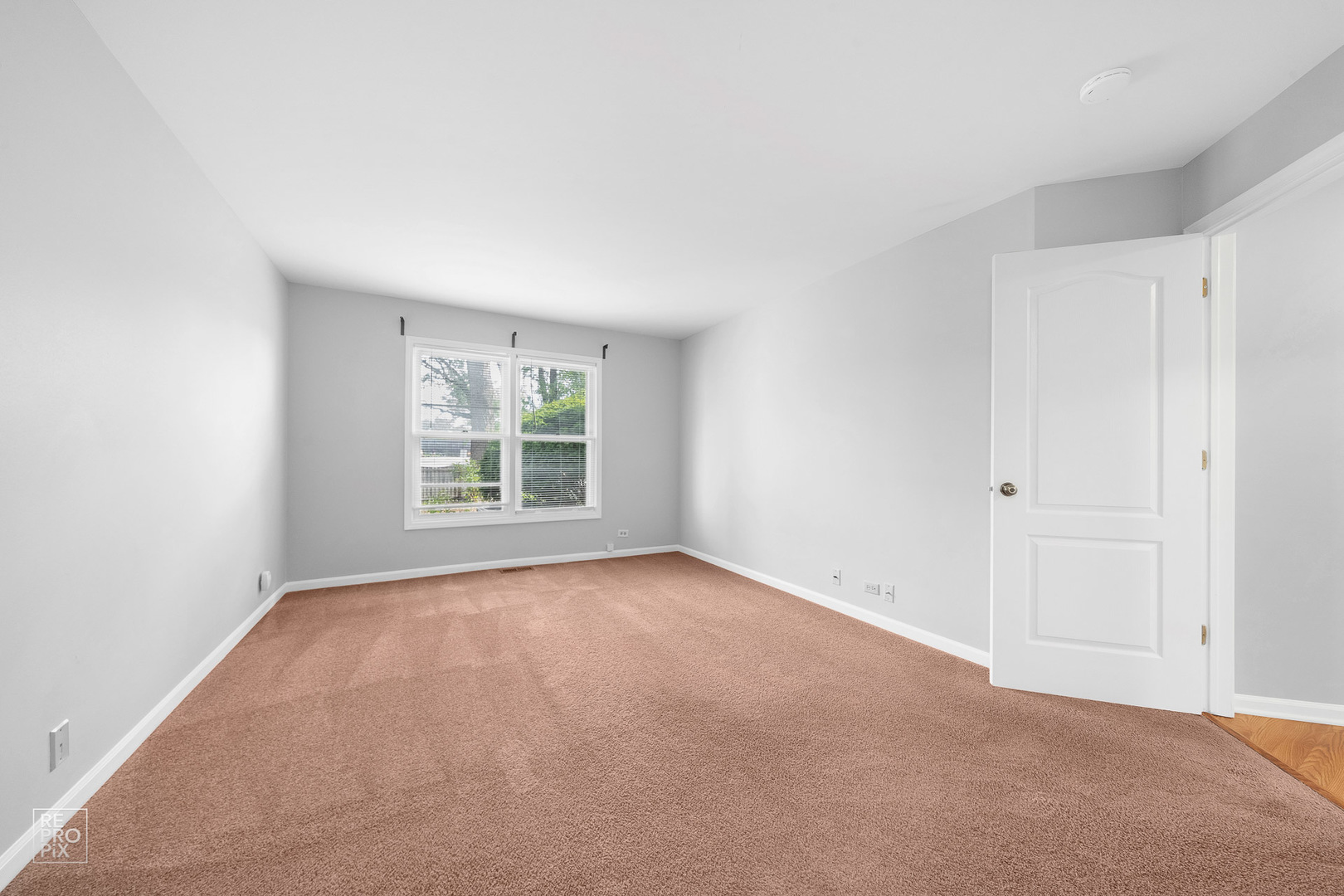 98 Willow Parkway 98 Property Photo 14