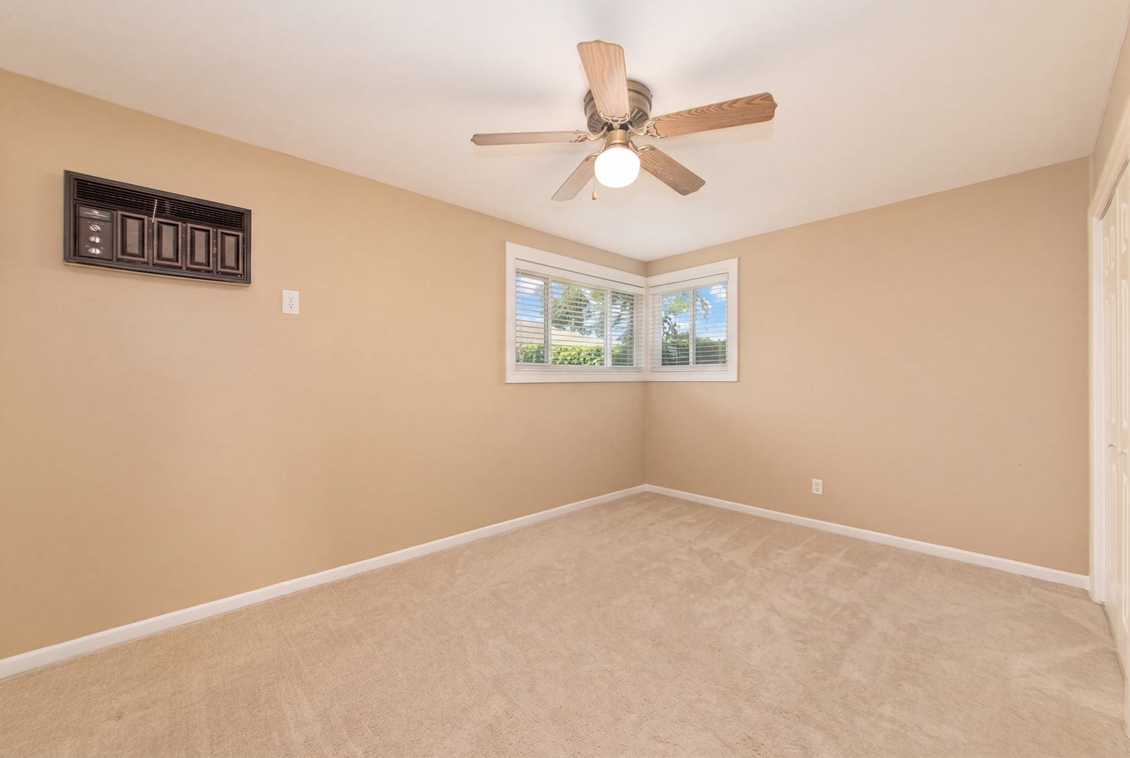 839 E Thacker Street Property Photo 11