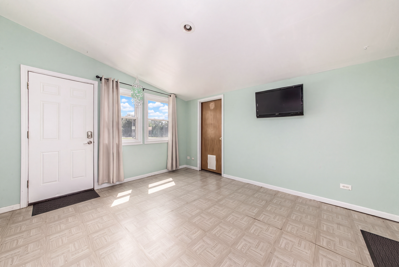 839 E Thacker Street Property Photo 14