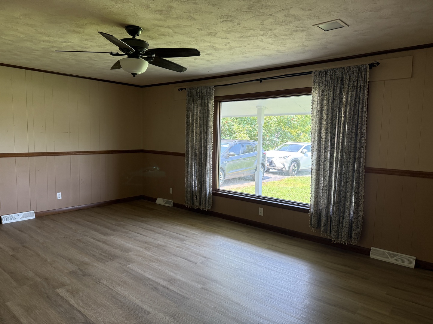 715 State Street Property Photo 3