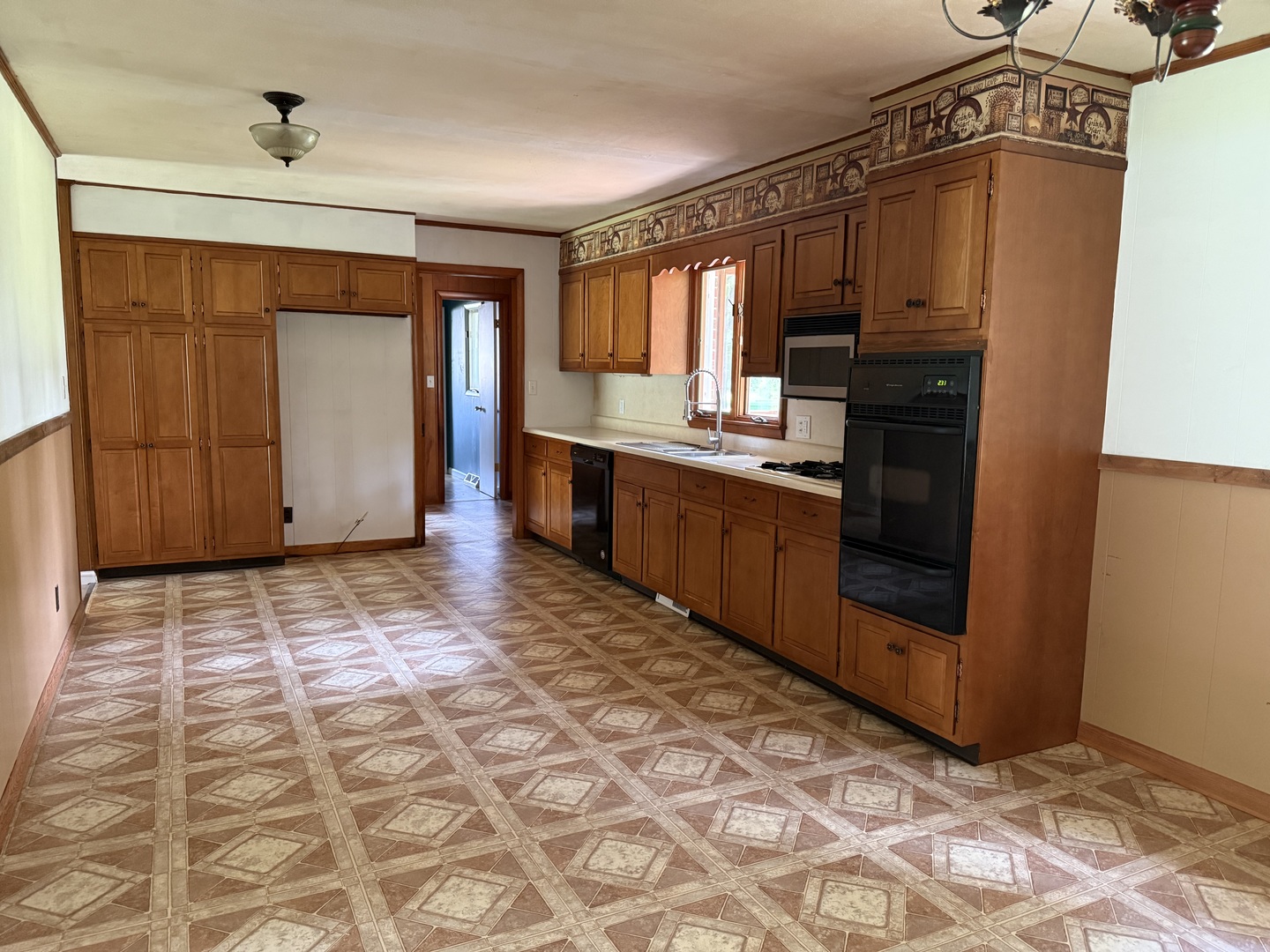 715 State Street Property Photo 5