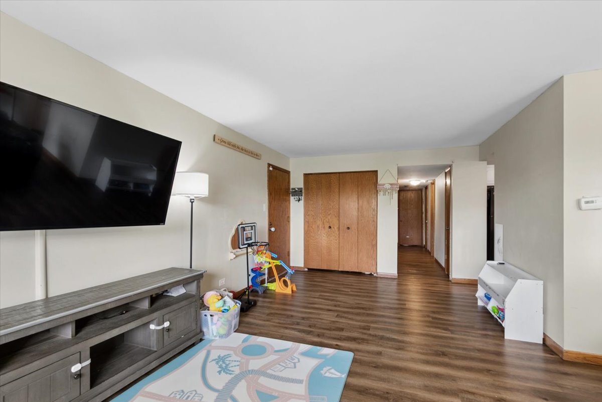 10704 Kilpatrick Avenue 3b Property Photo 4