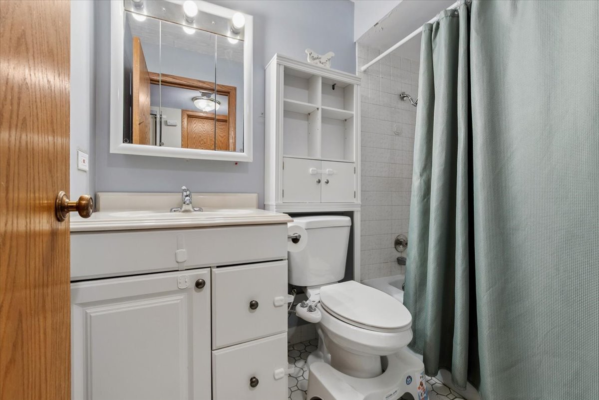 10704 Kilpatrick Avenue 3b Property Photo 11