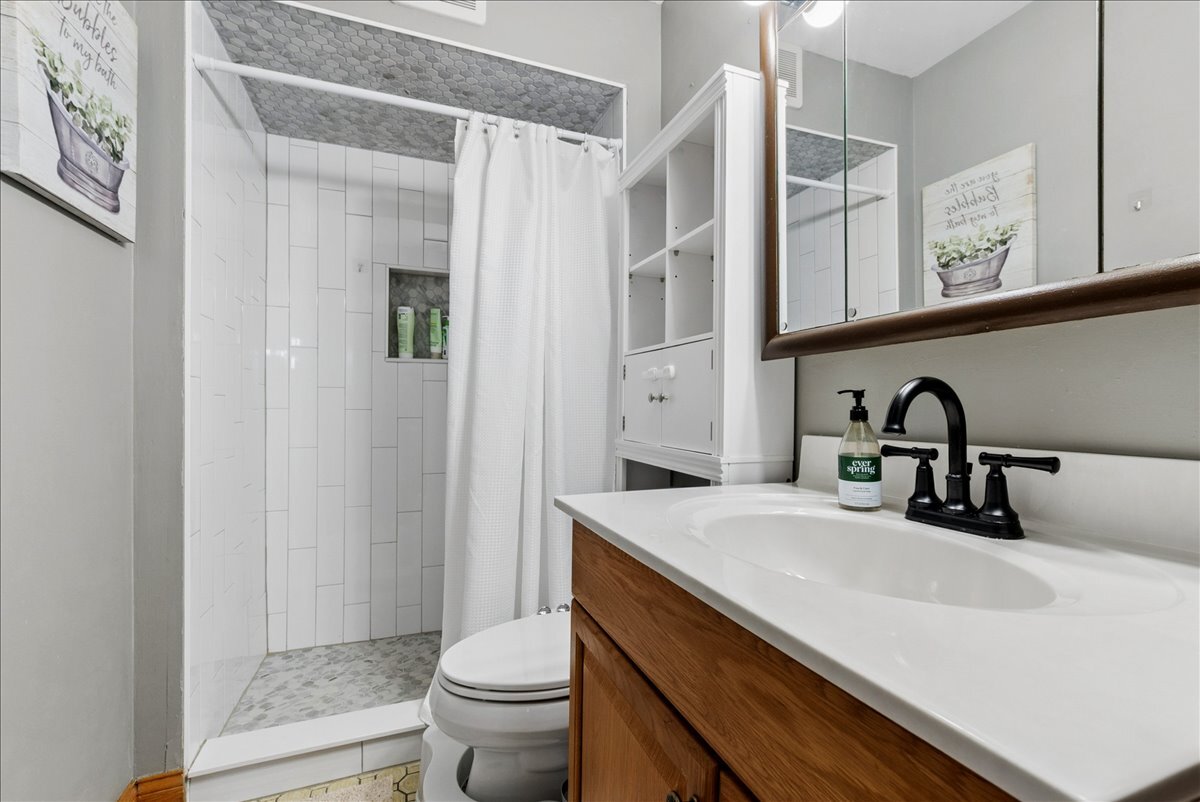 10704 Kilpatrick Avenue 3b Property Photo 14