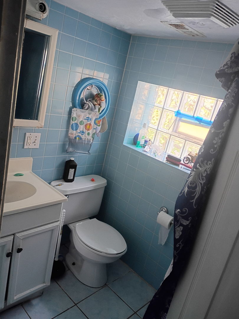 8226 S Honore Street Property Photo 5