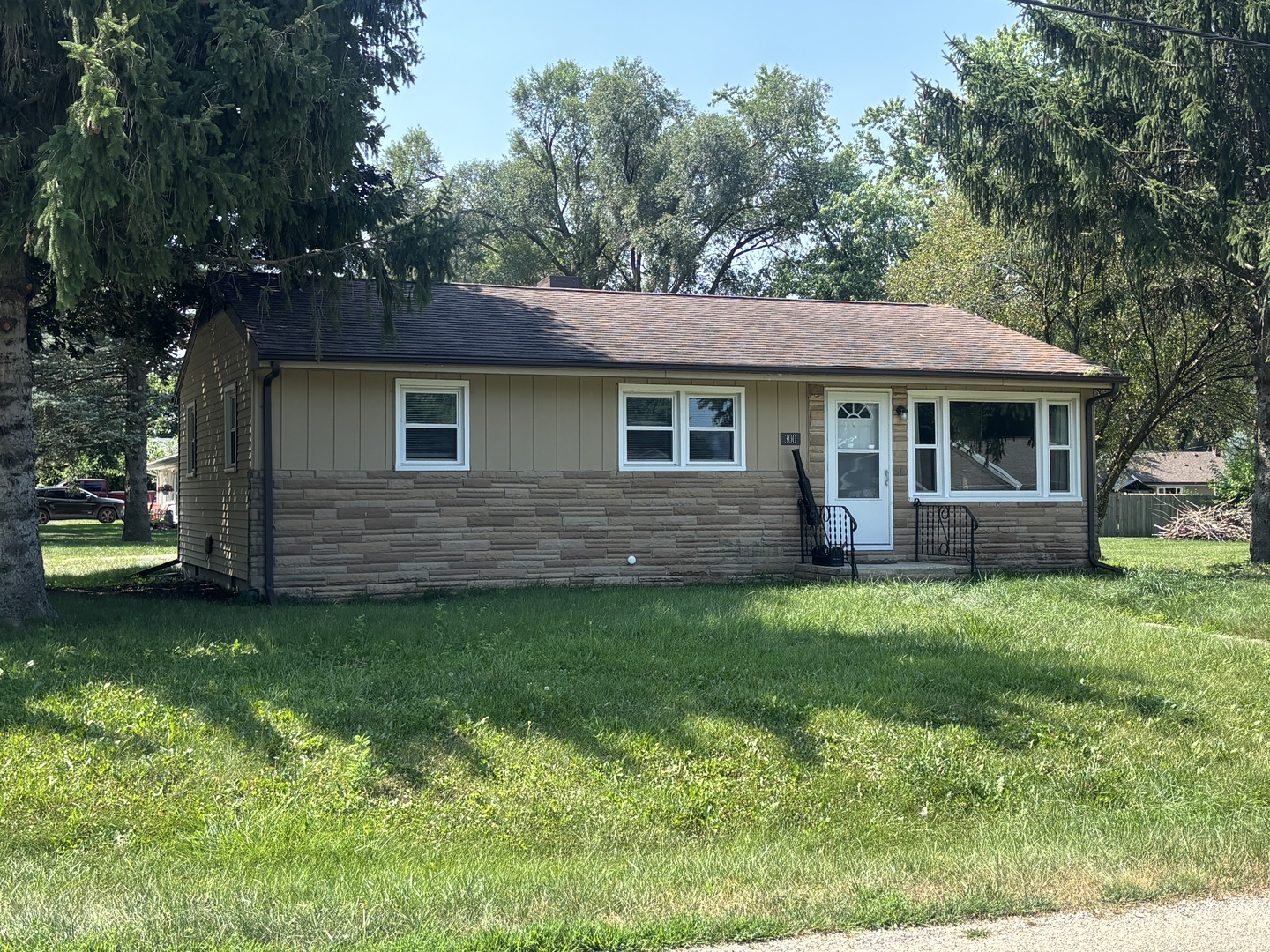 300 Hillcrest Avenue Property Photo 1