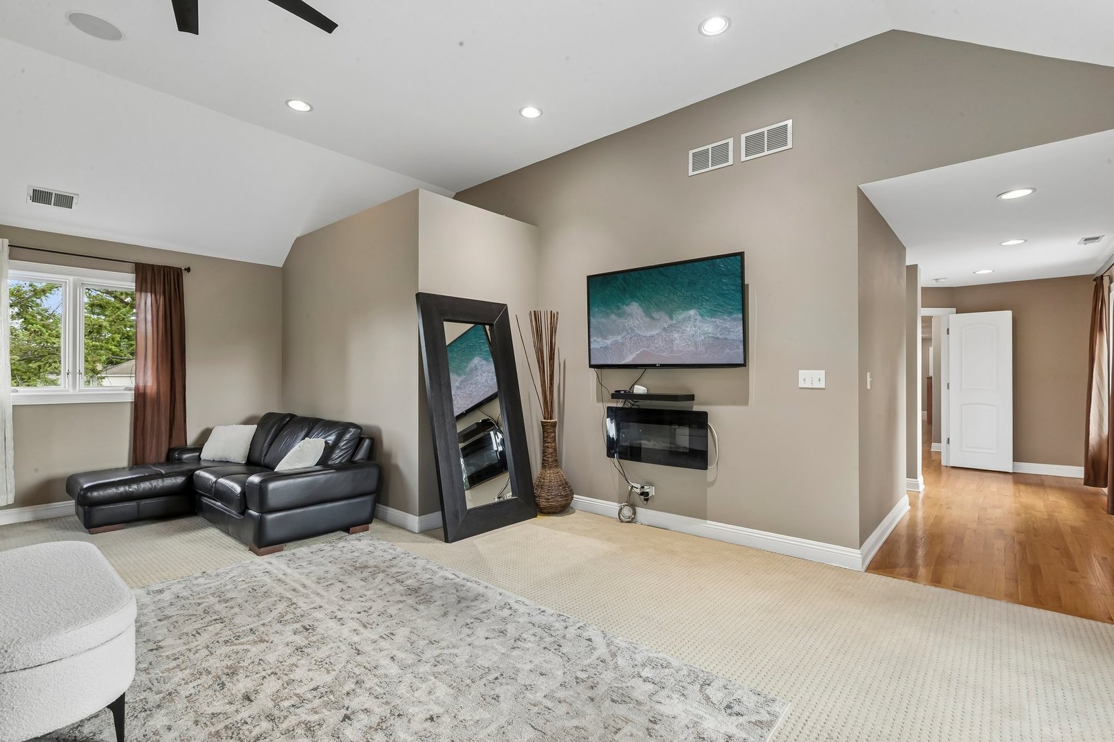 610 W Lonnquist Boulevard Property Photo 20