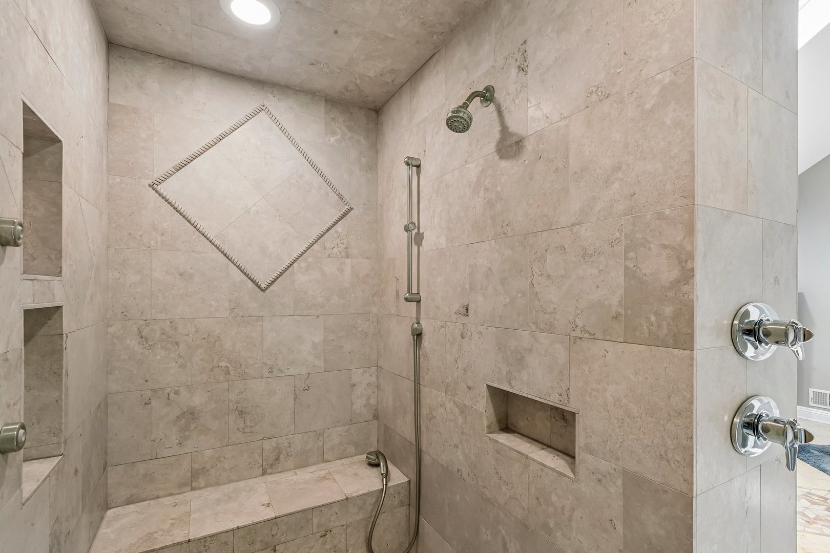 610 W Lonnquist Boulevard Property Photo 25