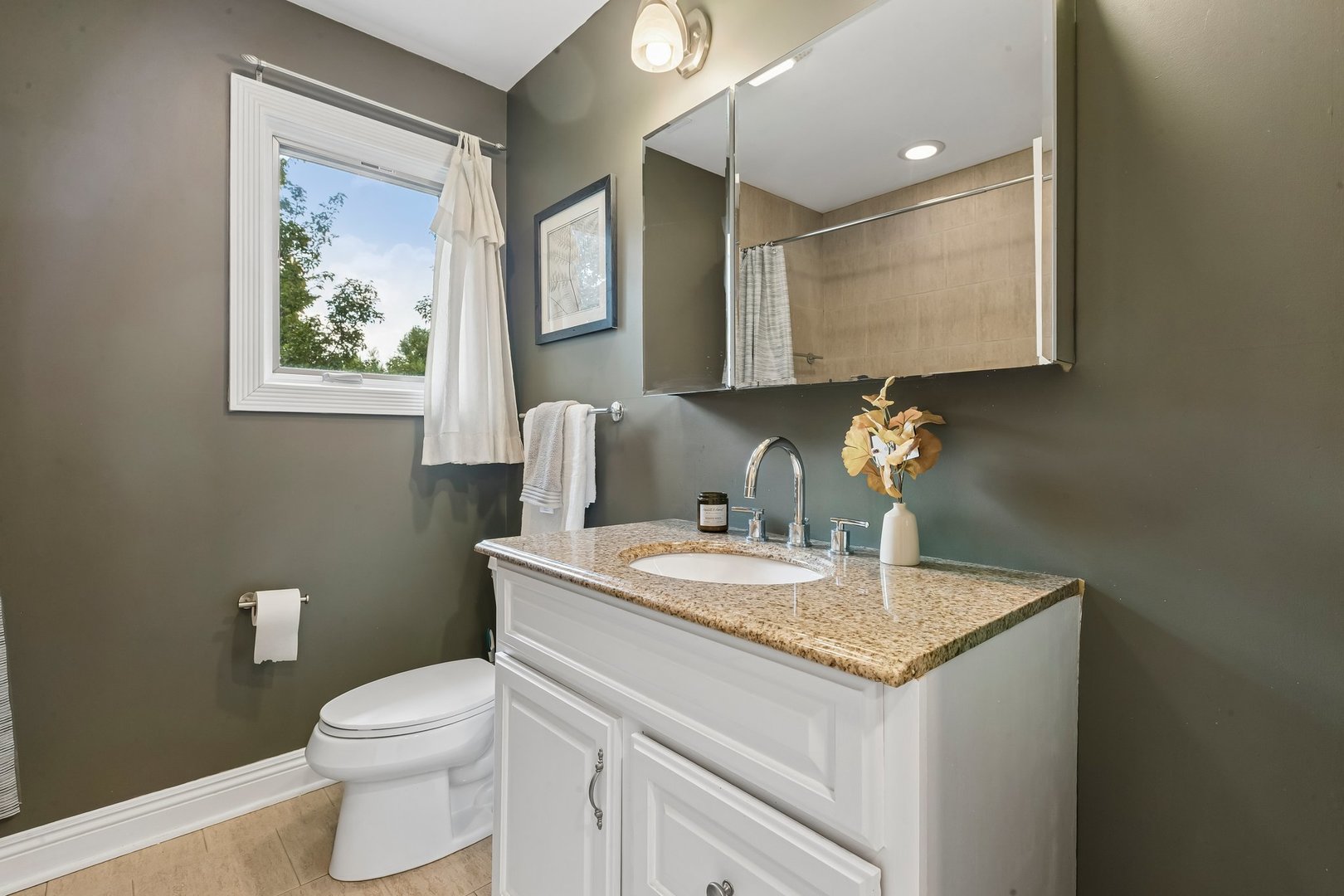610 W Lonnquist Boulevard Property Photo 28