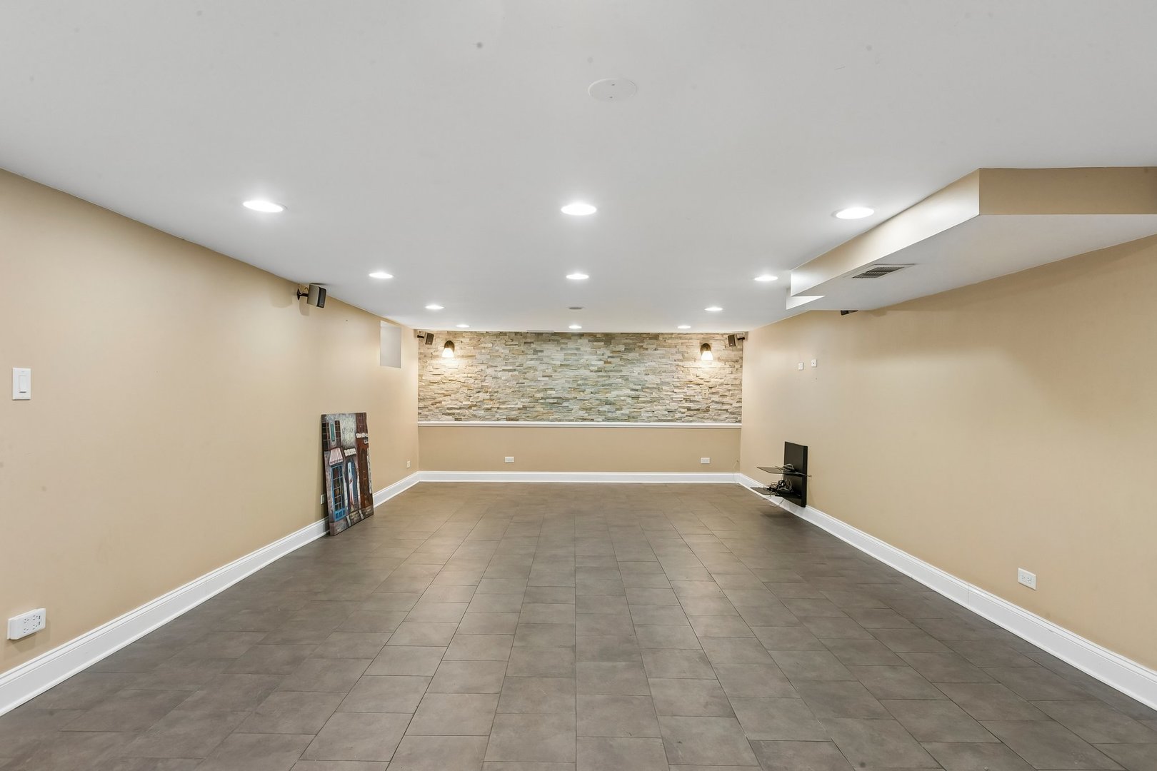 610 W Lonnquist Boulevard Property Photo 42