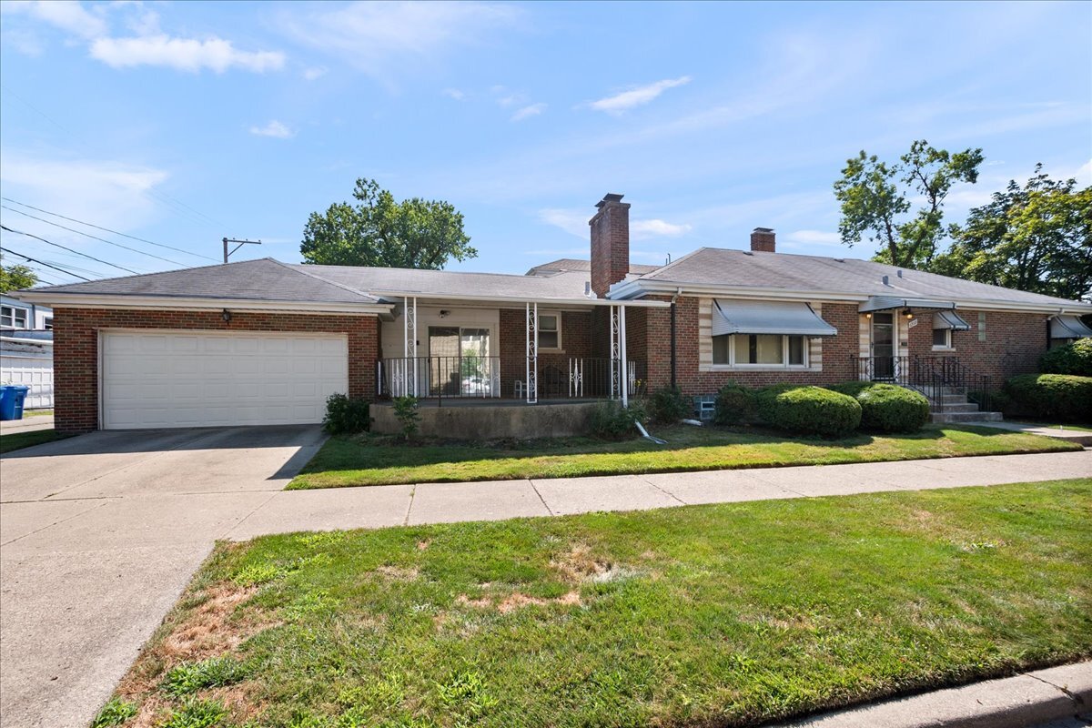 6939 N Francisco Avenue Property Photo 1