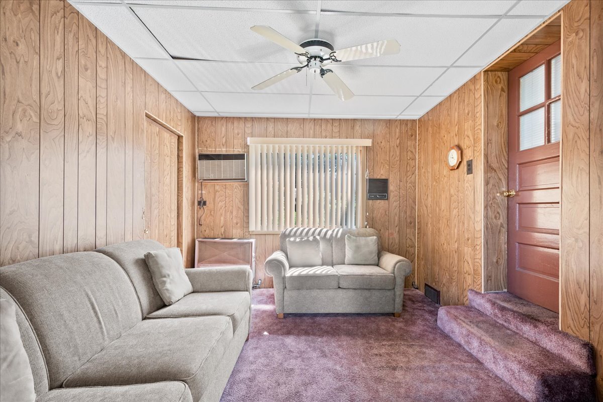 6939 N Francisco Avenue Property Photo 7