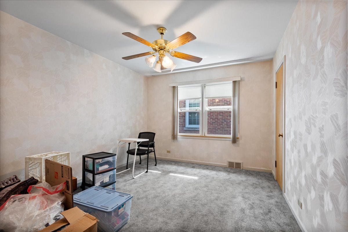 6939 N Francisco Avenue Property Photo 9