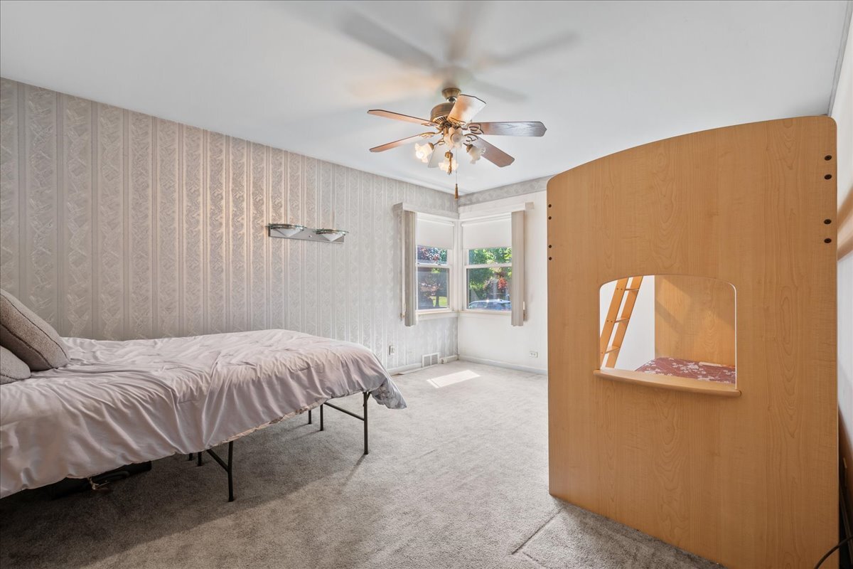 6939 N Francisco Avenue Property Photo 10