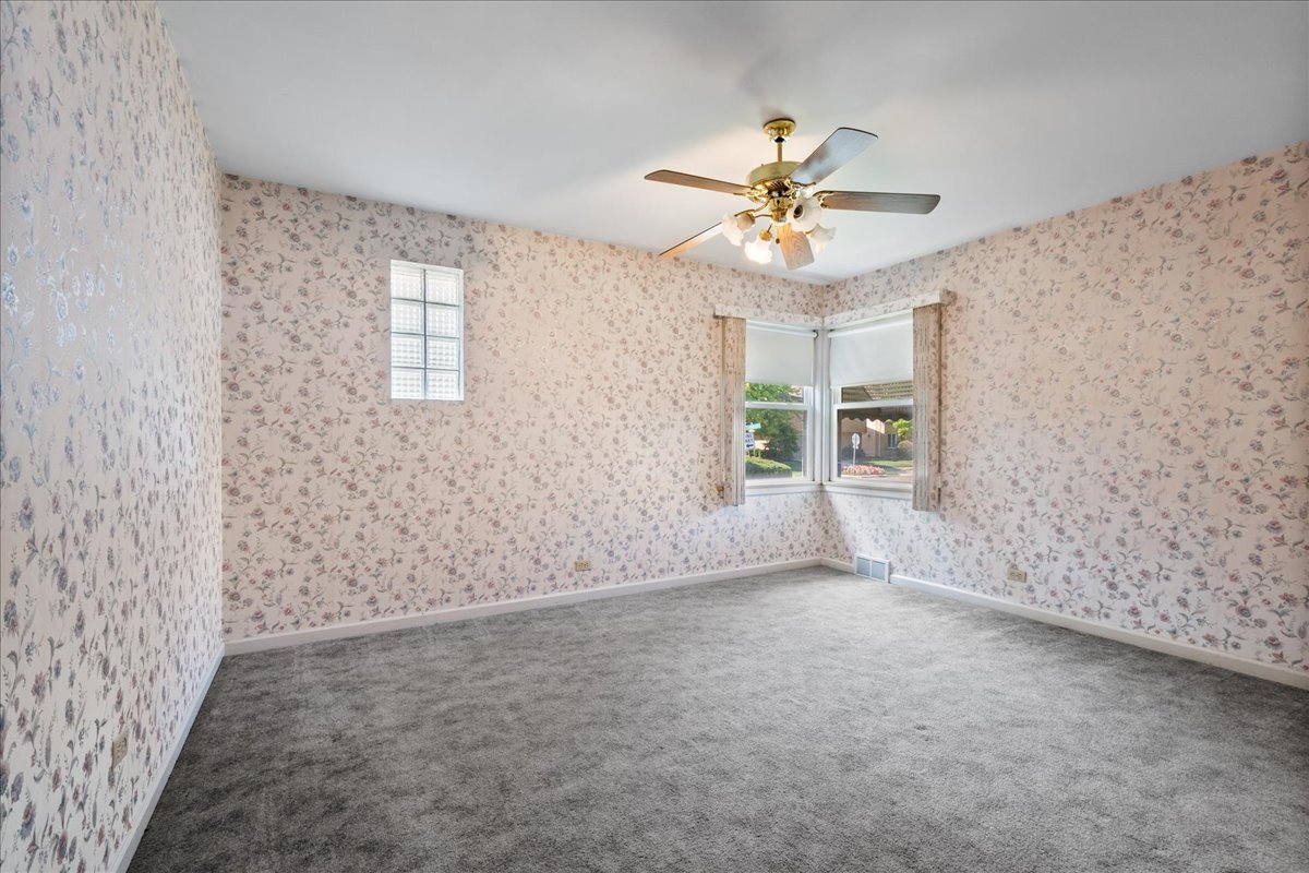 6939 N Francisco Avenue Property Photo 11
