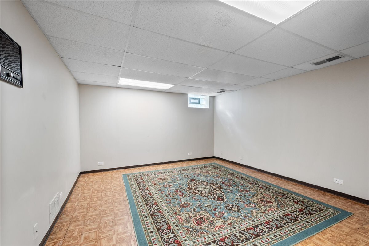 6939 N Francisco Avenue Property Photo 15