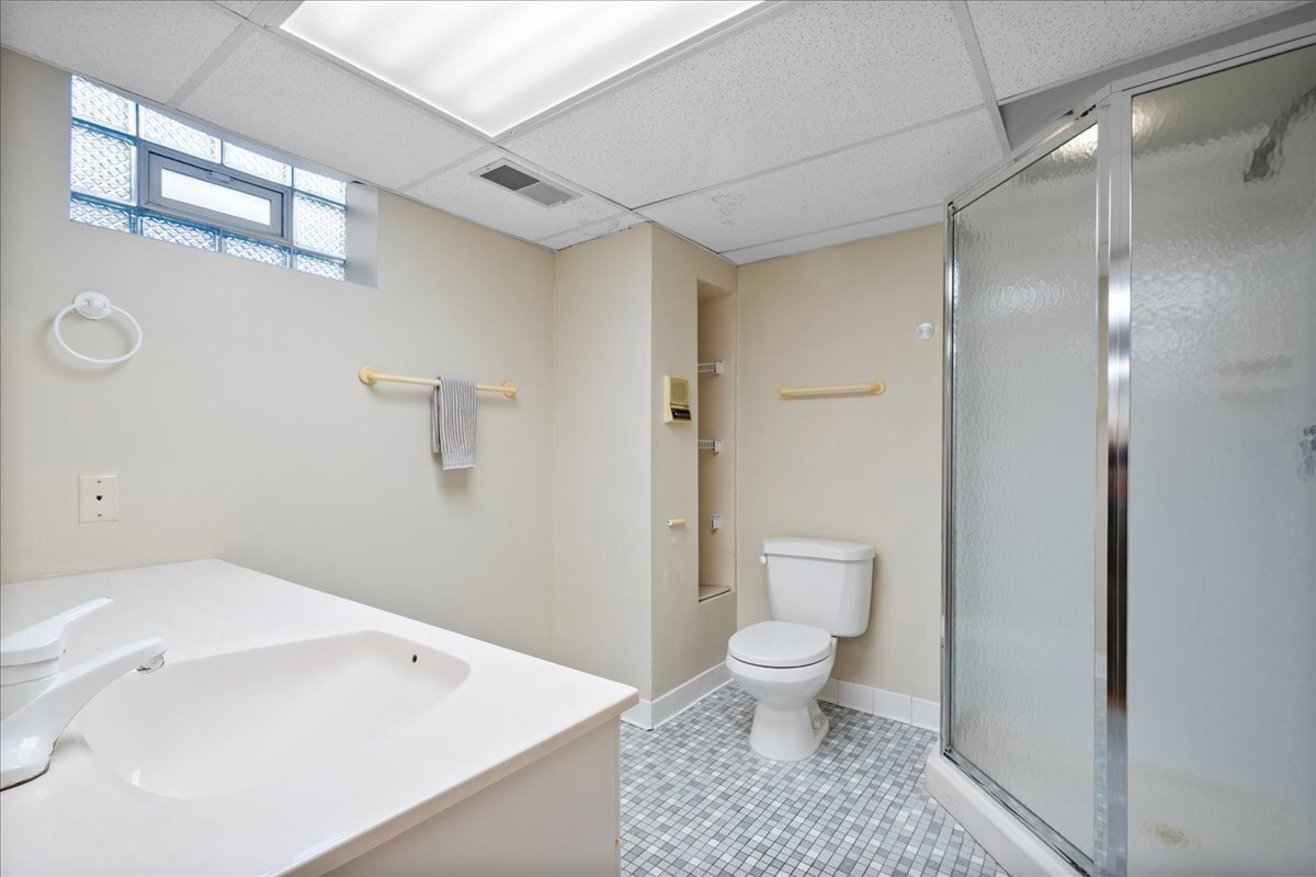 6939 N Francisco Avenue Property Photo 16