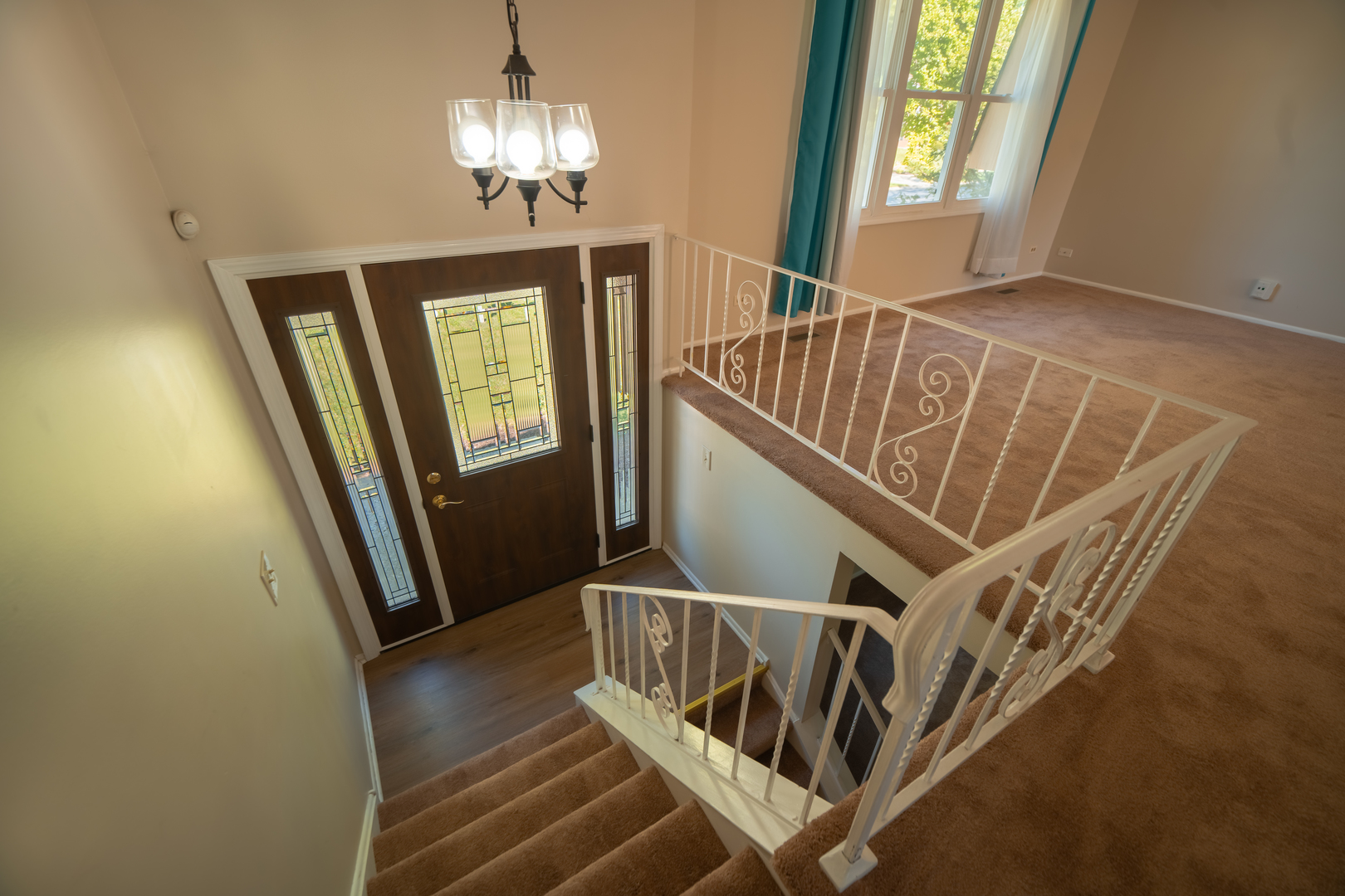 1302 Oxford Lane Property Photo 2