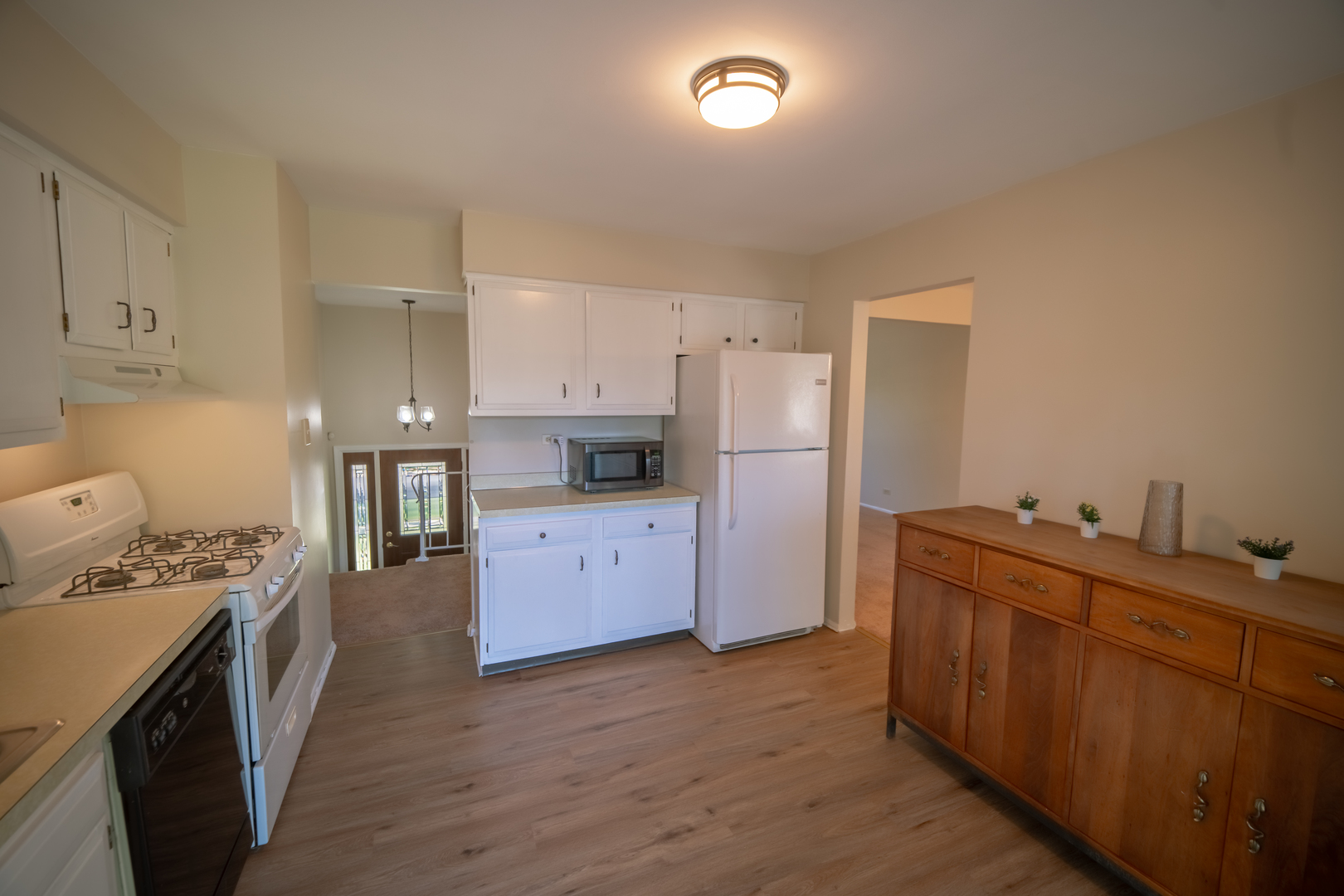 1302 Oxford Lane Property Photo 5