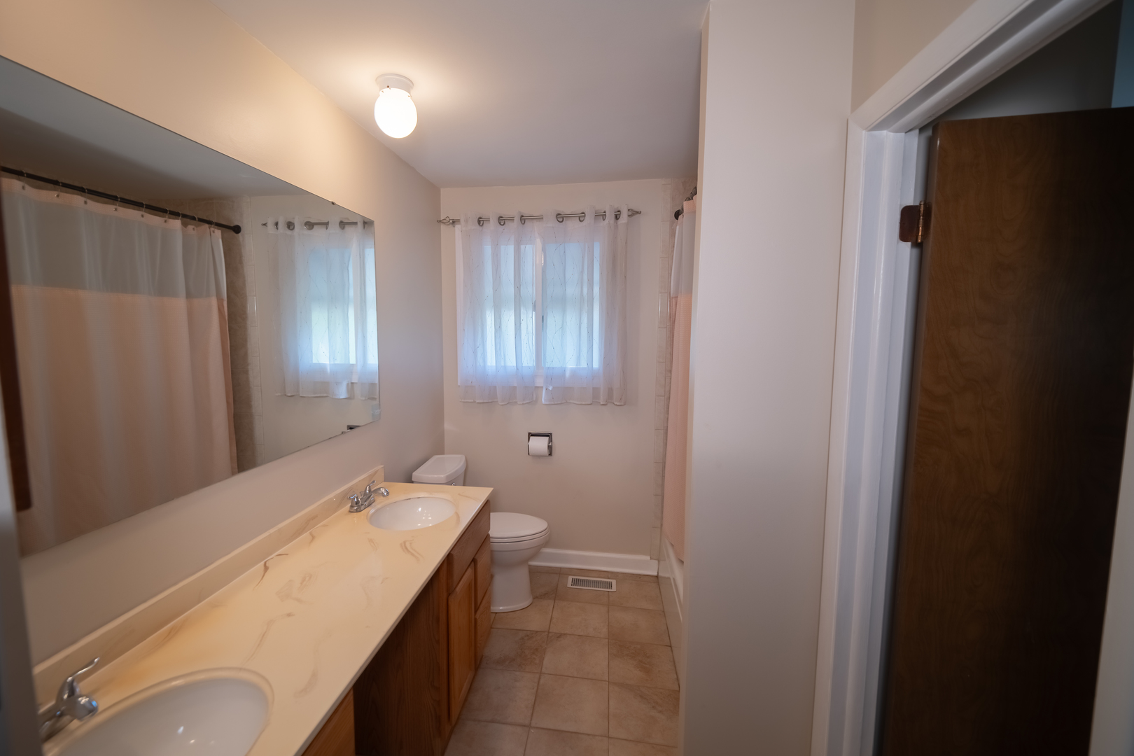 1302 Oxford Lane Property Photo 7