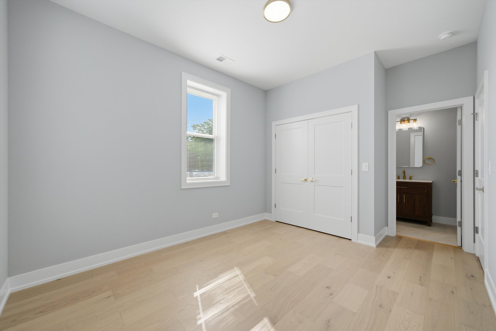 2442 W Wilson Avenue 3 Property Photo 10
