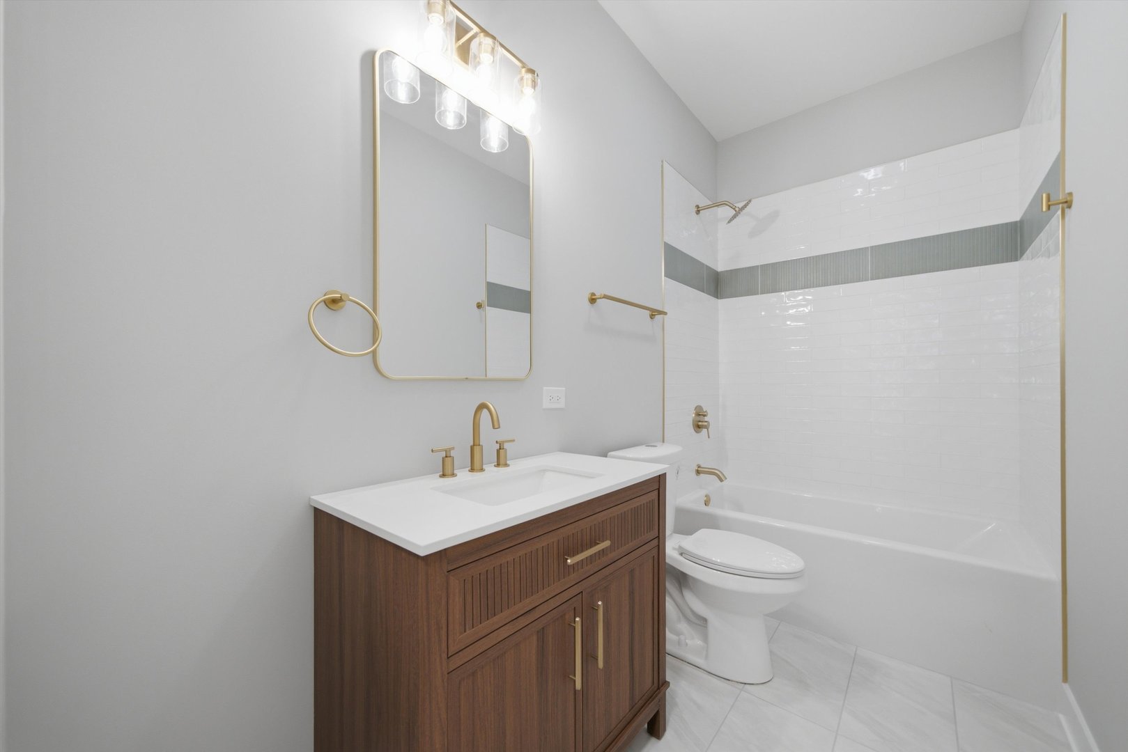 2442 W Wilson Avenue 3 Property Photo 14