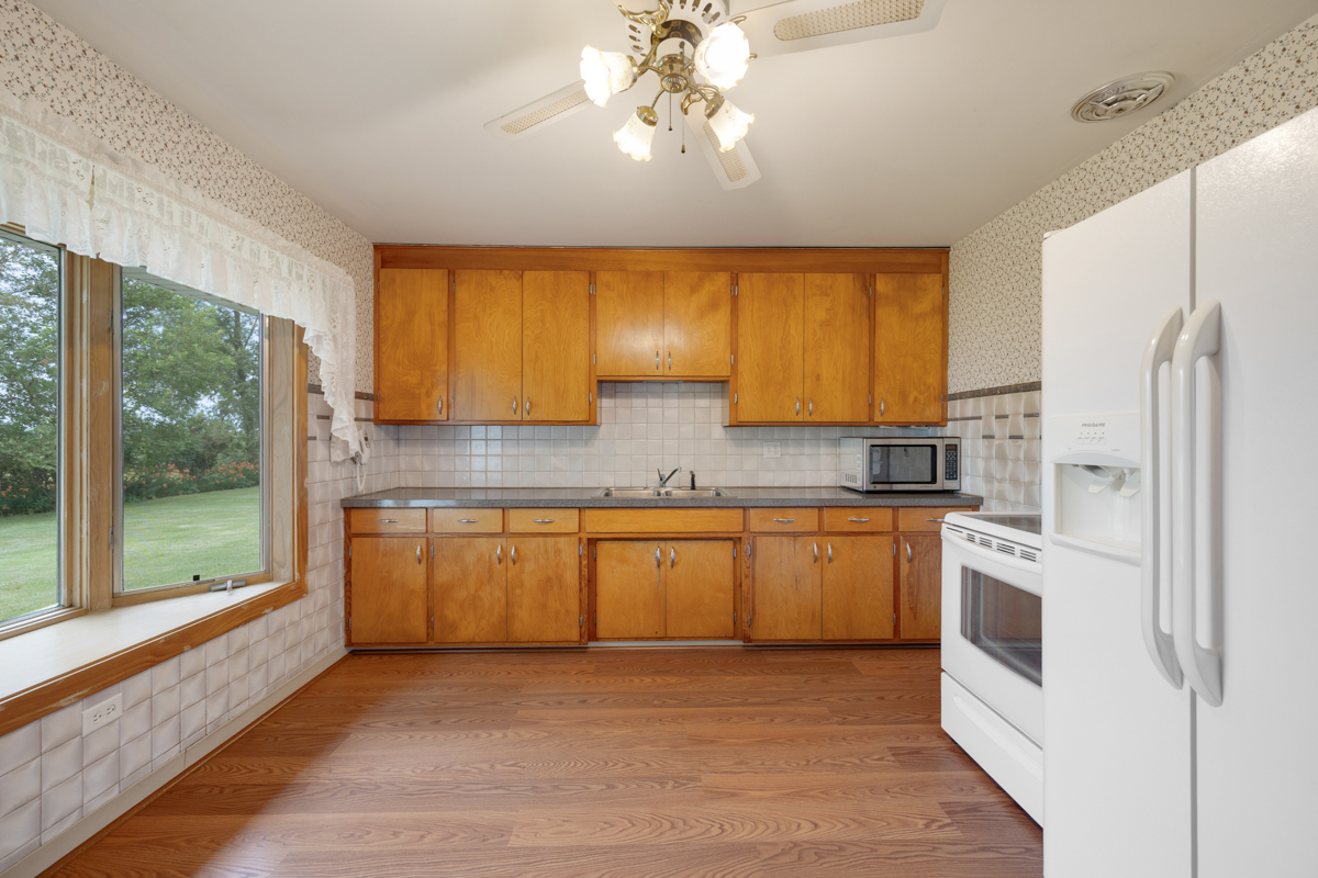 21313 Anthony Road Property Photo 6