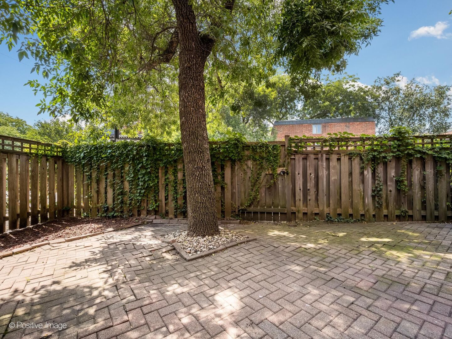 2121 N Lincoln Avenue 2121 Property Photo 29