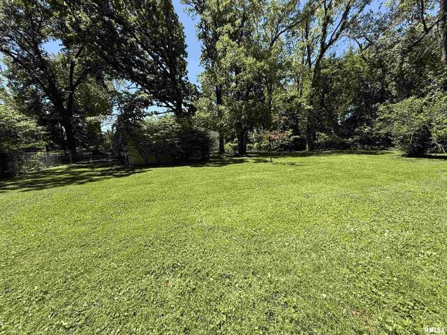 1312 W Sycamore Street Property Photo 2