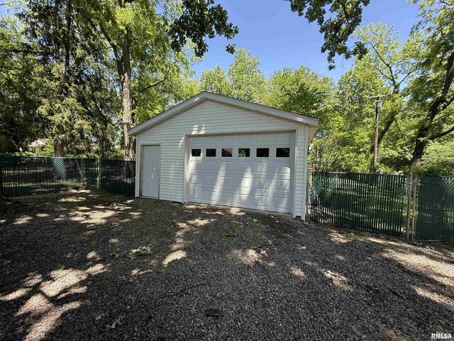 1312 W Sycamore Street Property Photo 25