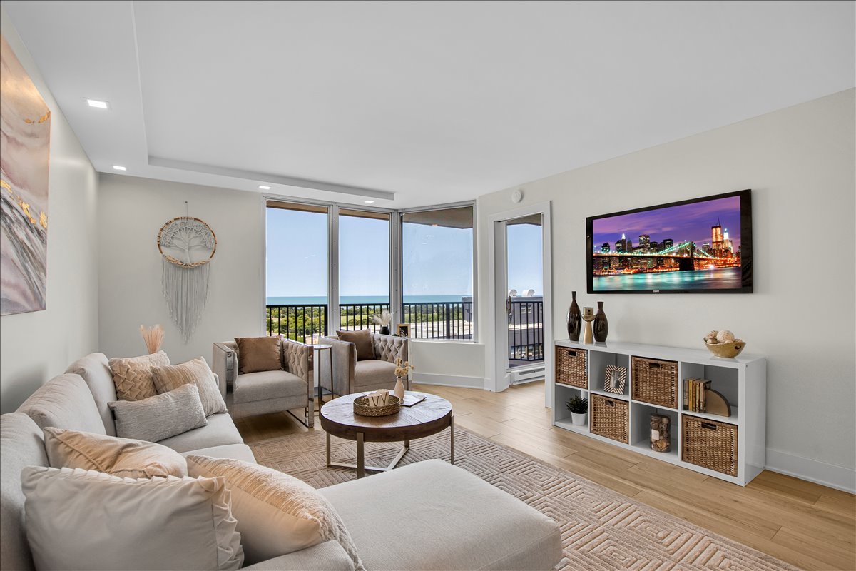 4170 N Marine Drive 19m Property Photo 6