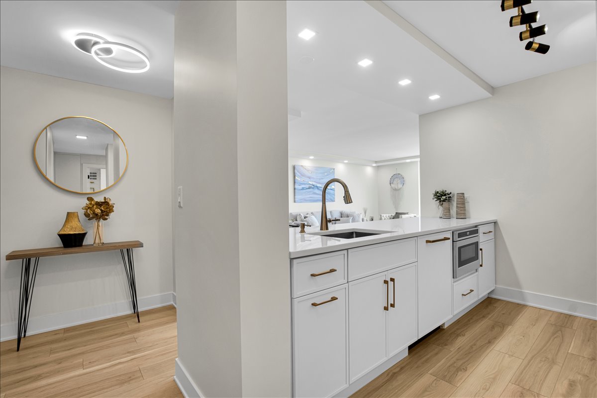 4170 N Marine Drive 19m Property Photo 12