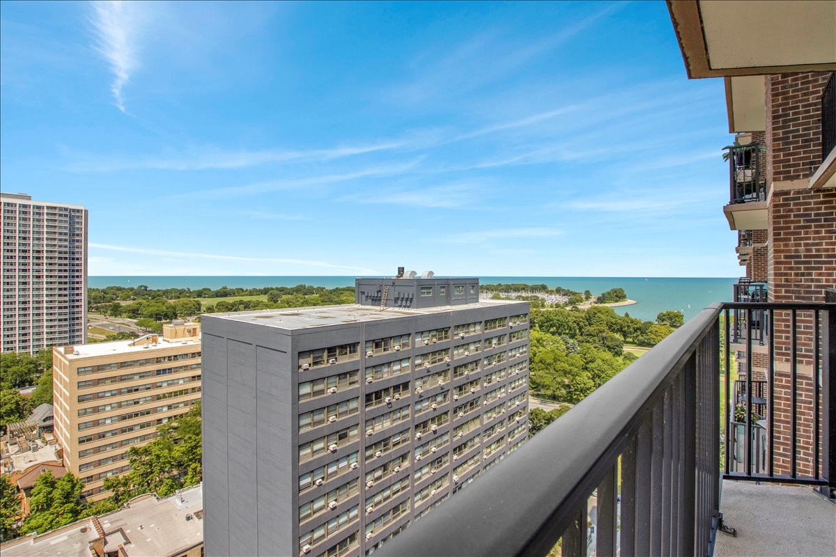 4170 N Marine Drive 19m Property Photo 21