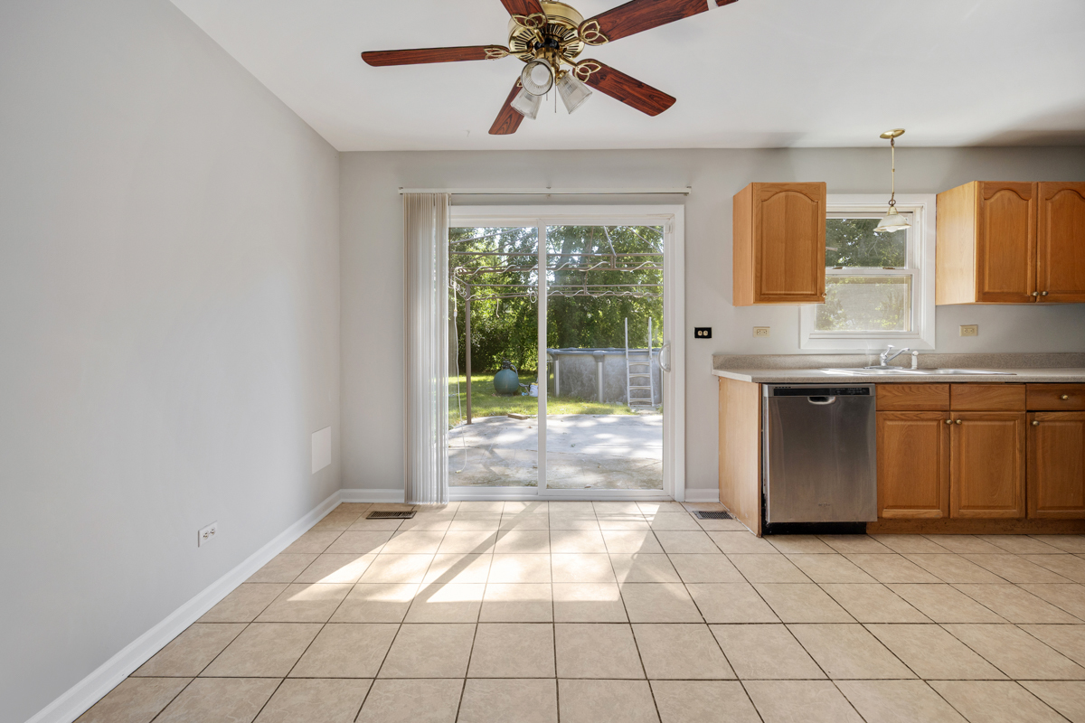 8189 Carlisle Drive Property Photo 5