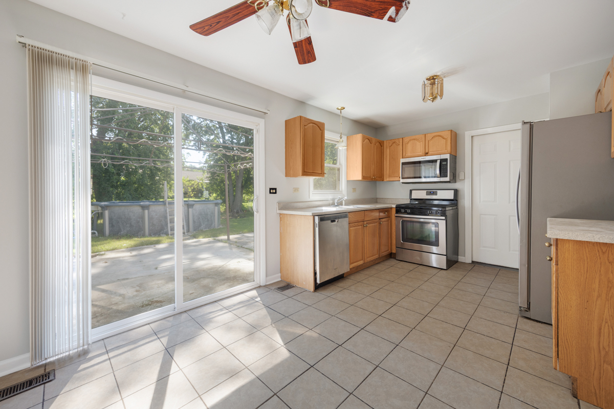 8189 Carlisle Drive Property Photo 6