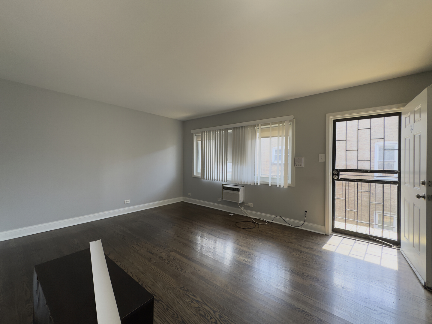 6947 S Jeffery Boulevard 3j Property Photo 2