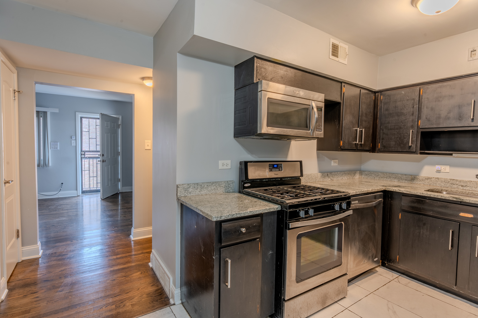6947 S Jeffery Boulevard 3j Property Photo 4