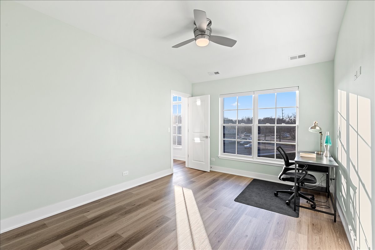 319 S Glendale Avenue 303 Property Photo 19