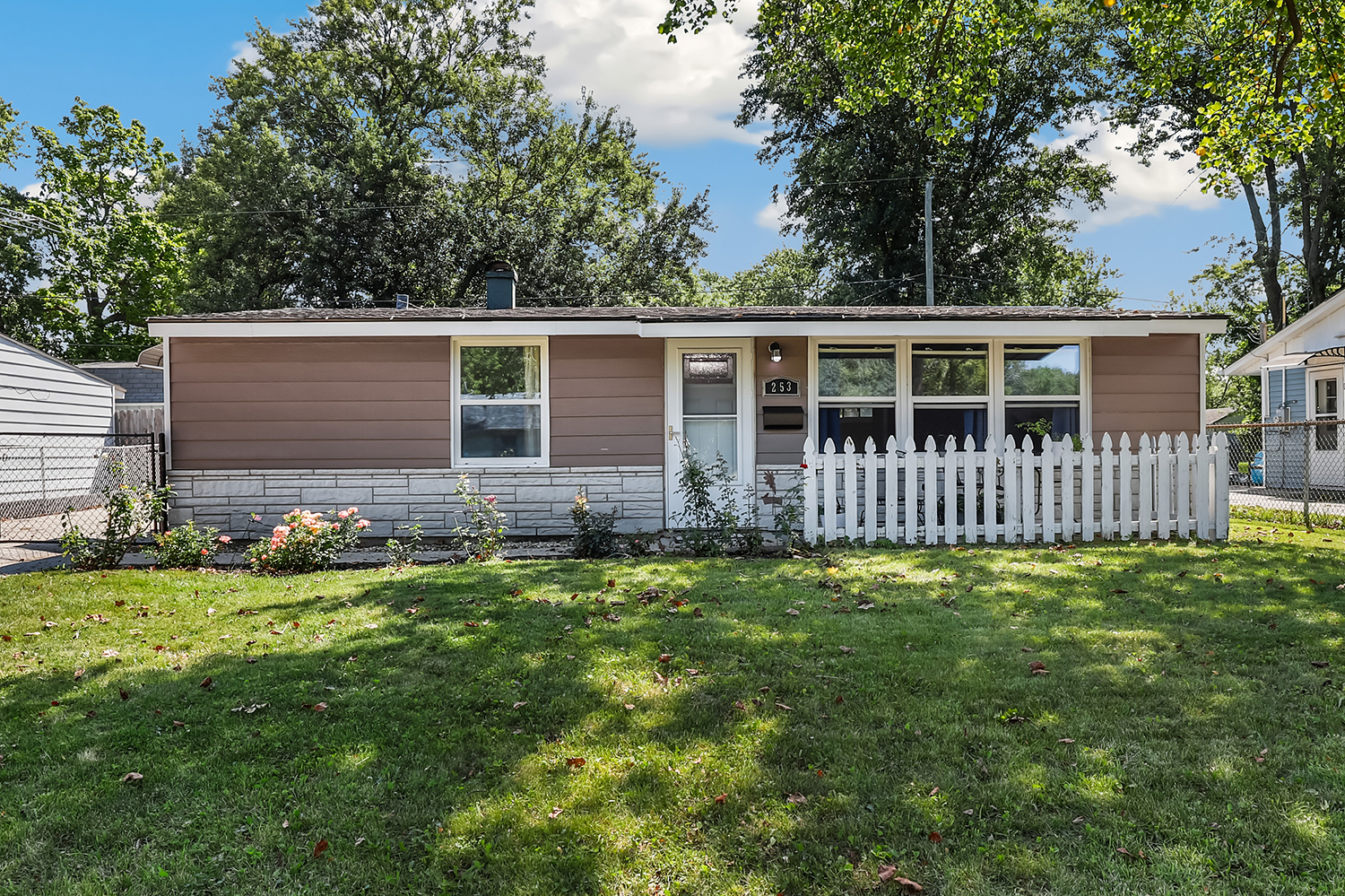 253 Tiverton Lane Property Photo 1