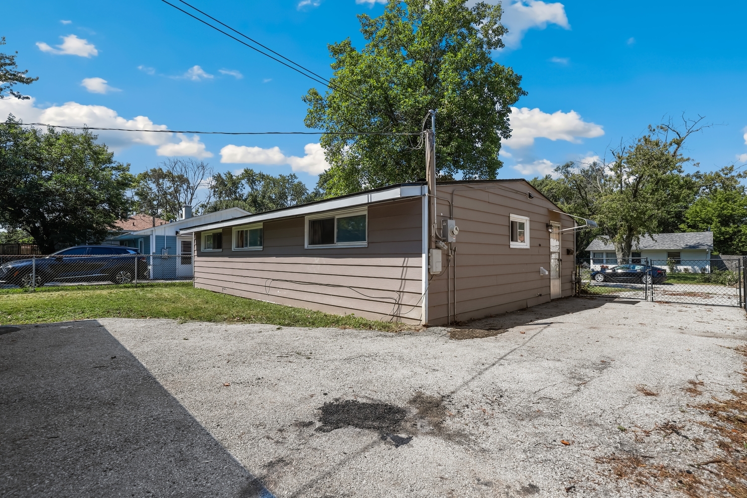 253 Tiverton Lane Property Photo 14