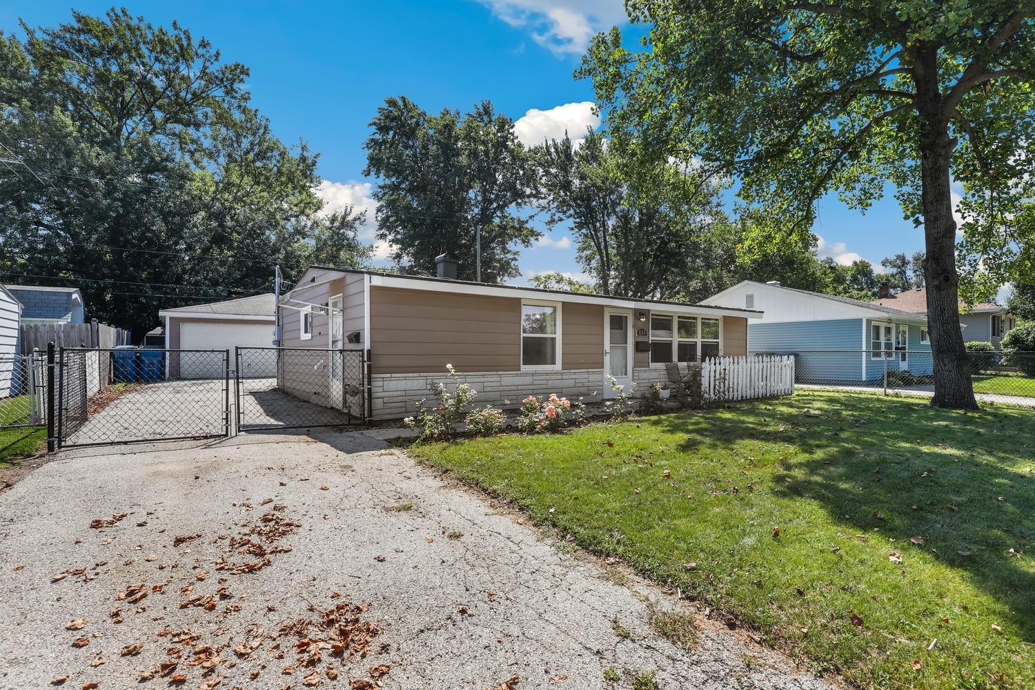 253 Tiverton Lane Property Photo 15