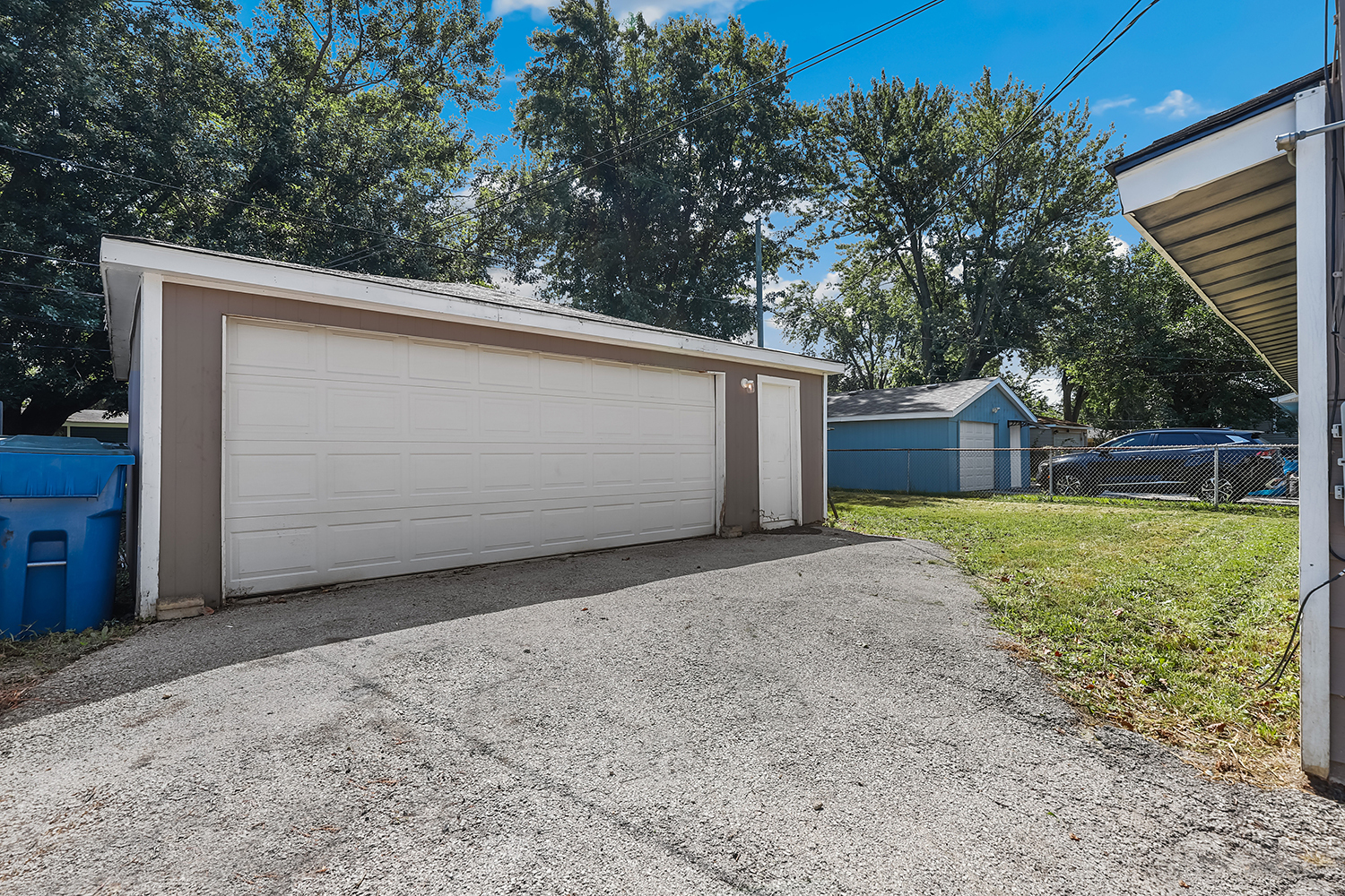 253 Tiverton Lane Property Photo 16