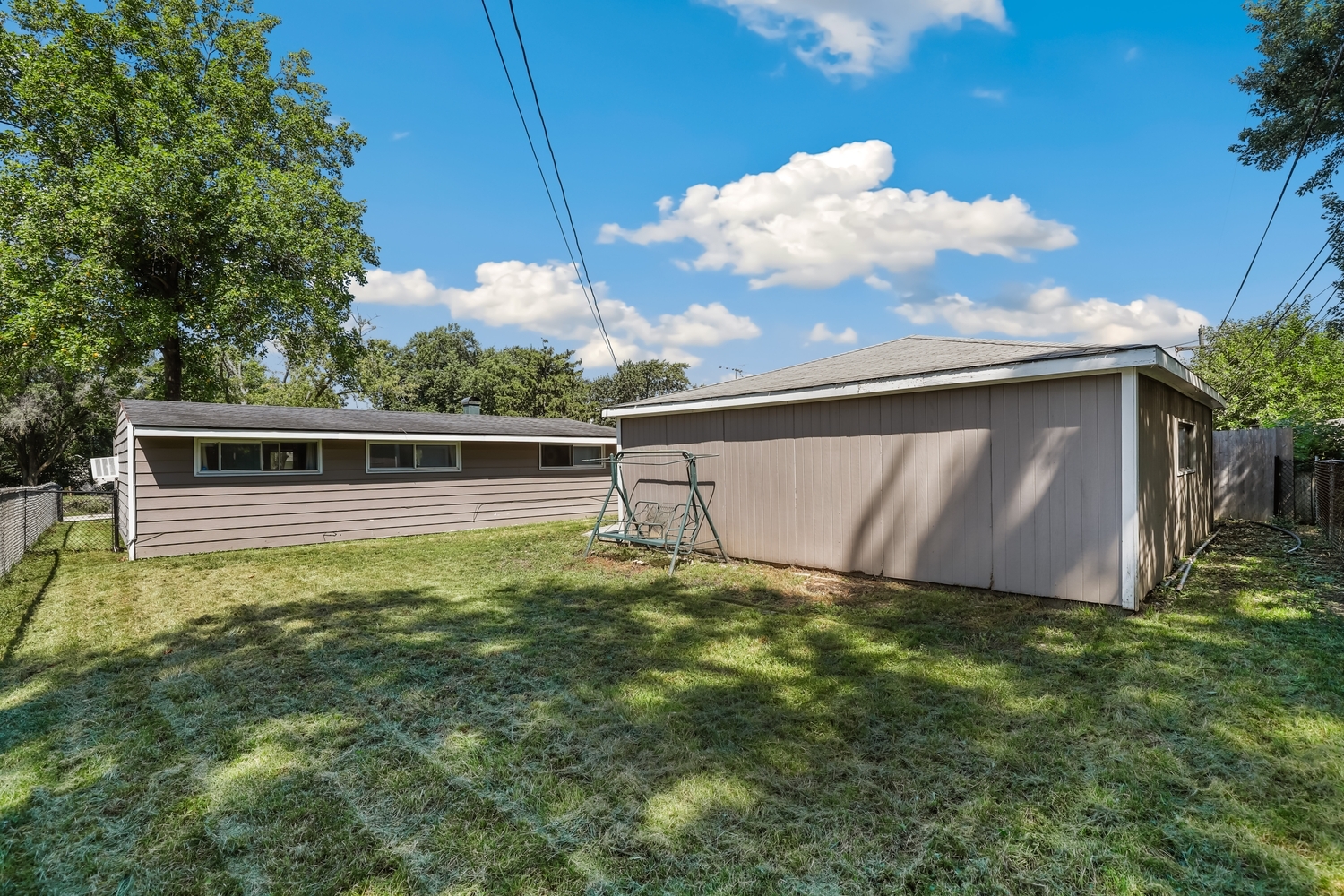 253 Tiverton Lane Property Photo 17