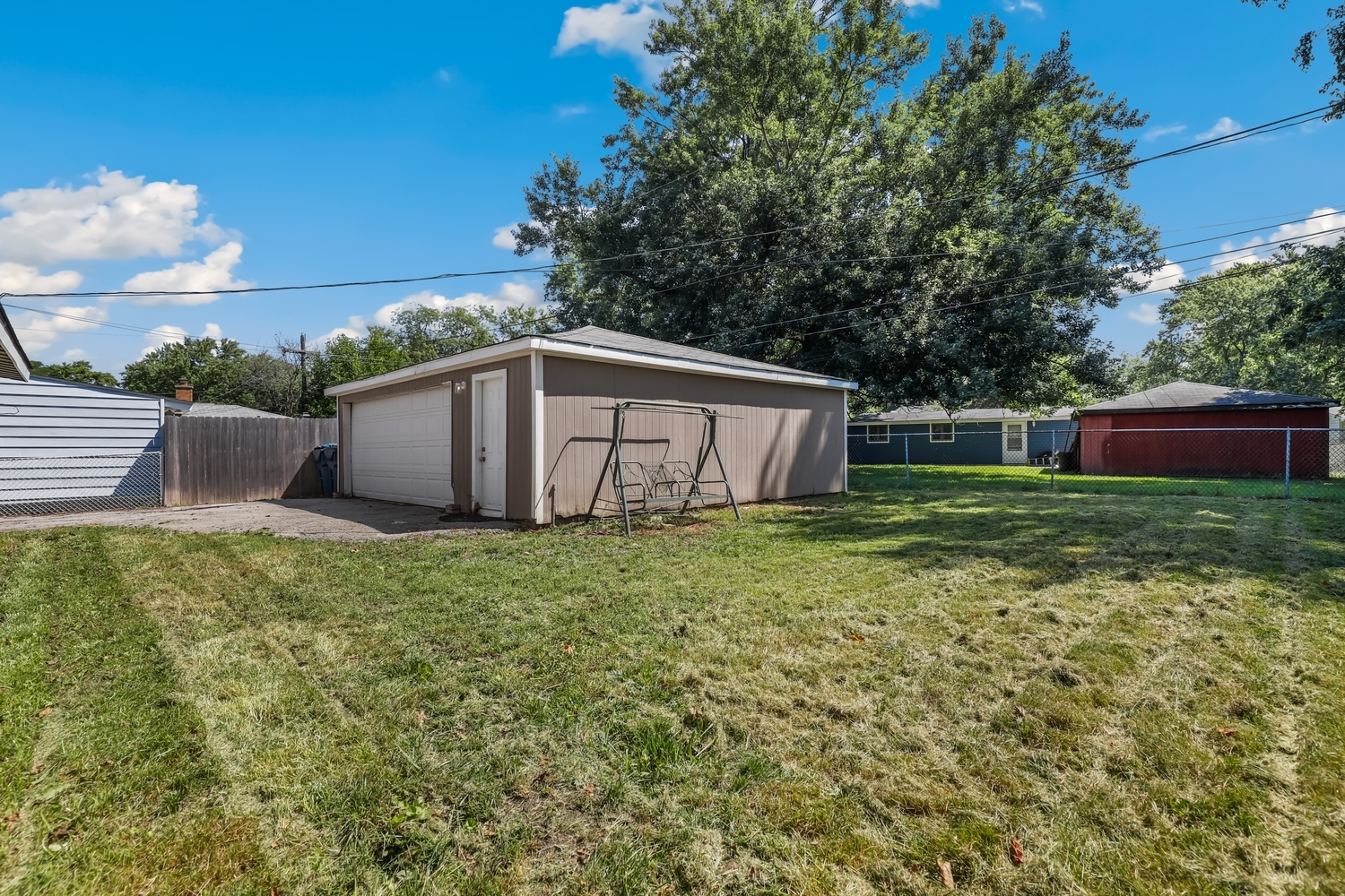253 Tiverton Lane Property Photo 18
