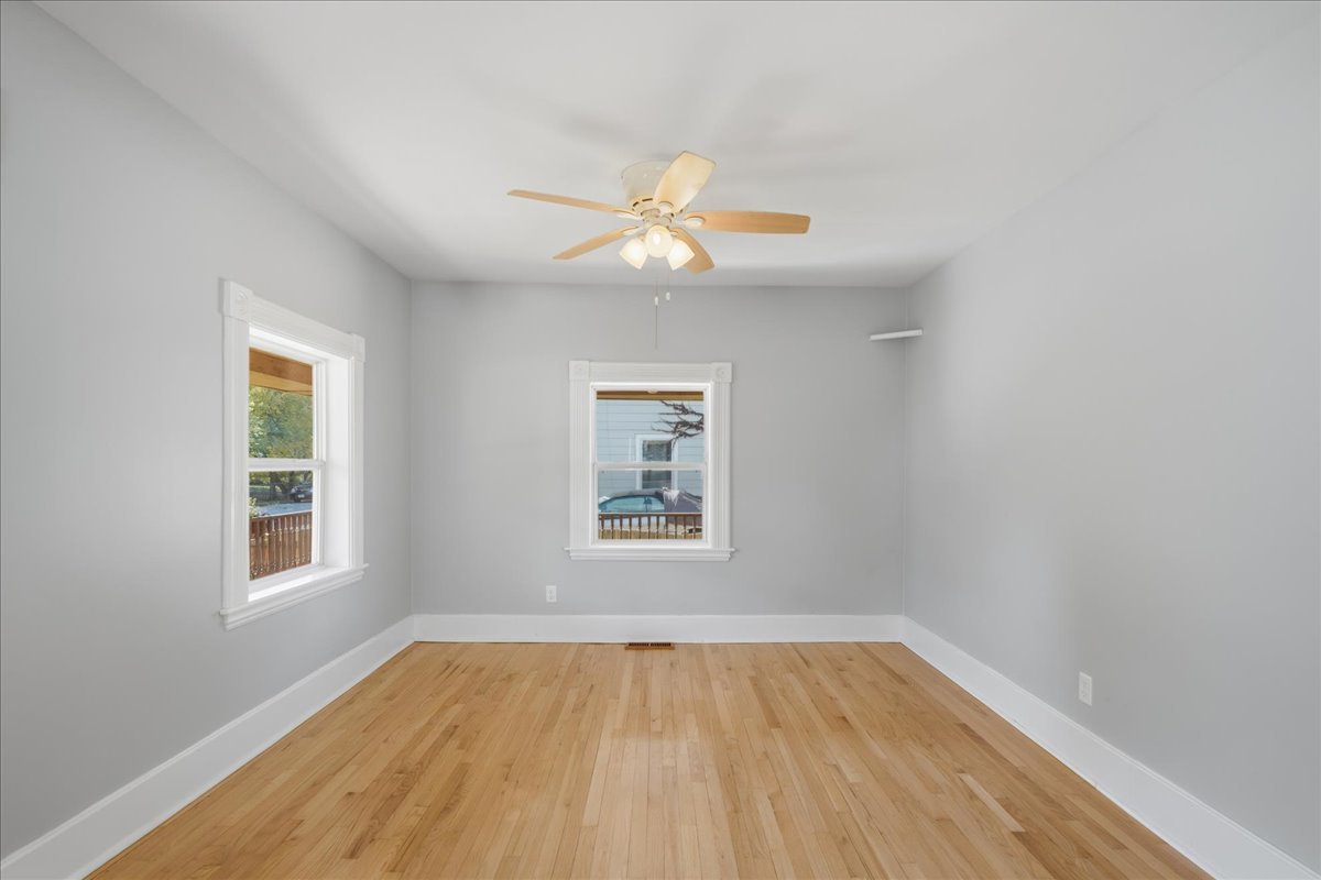 317 E Dearborn Street Property Photo 8