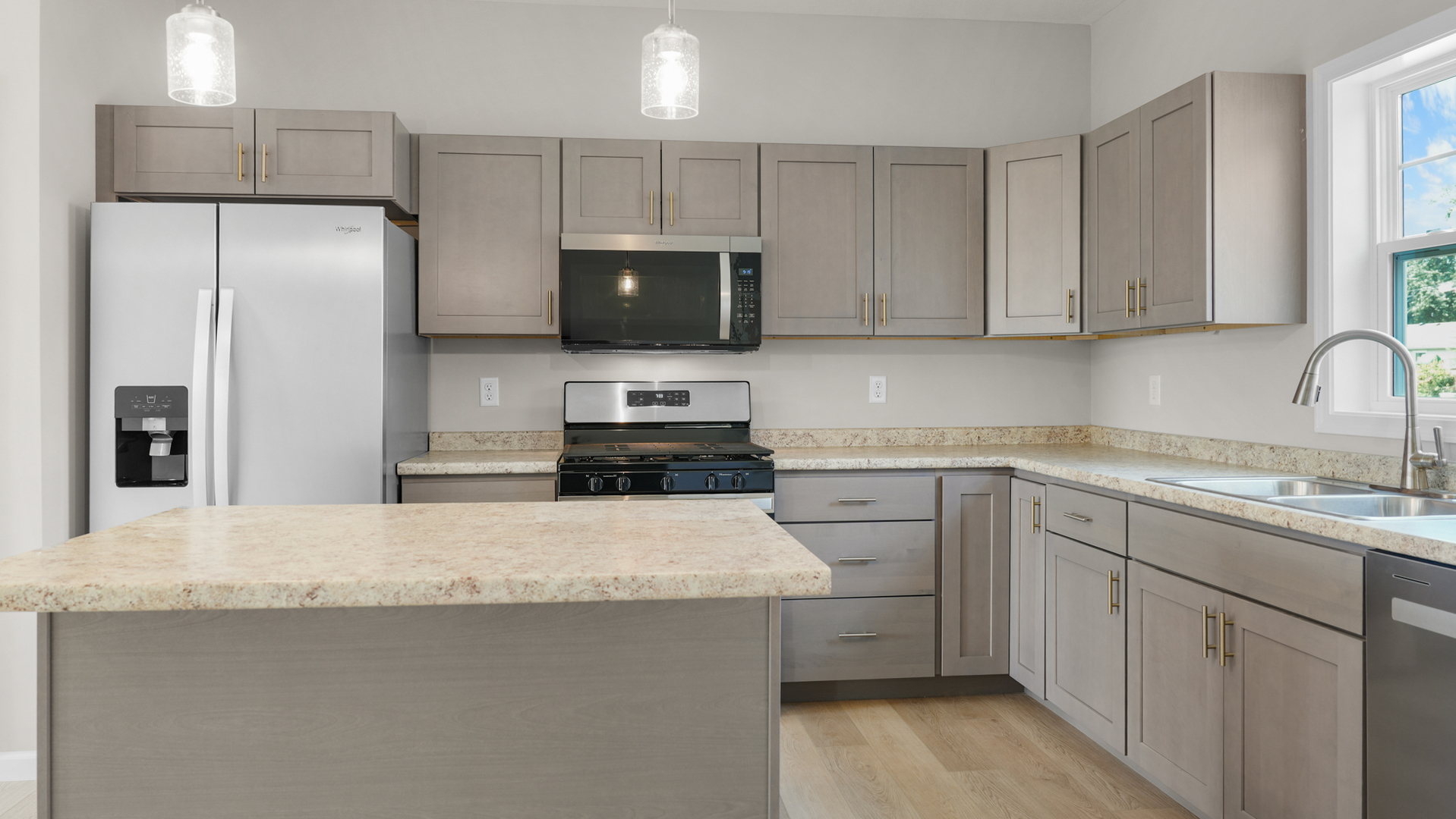 1209 S Smith Road Property Photo 8