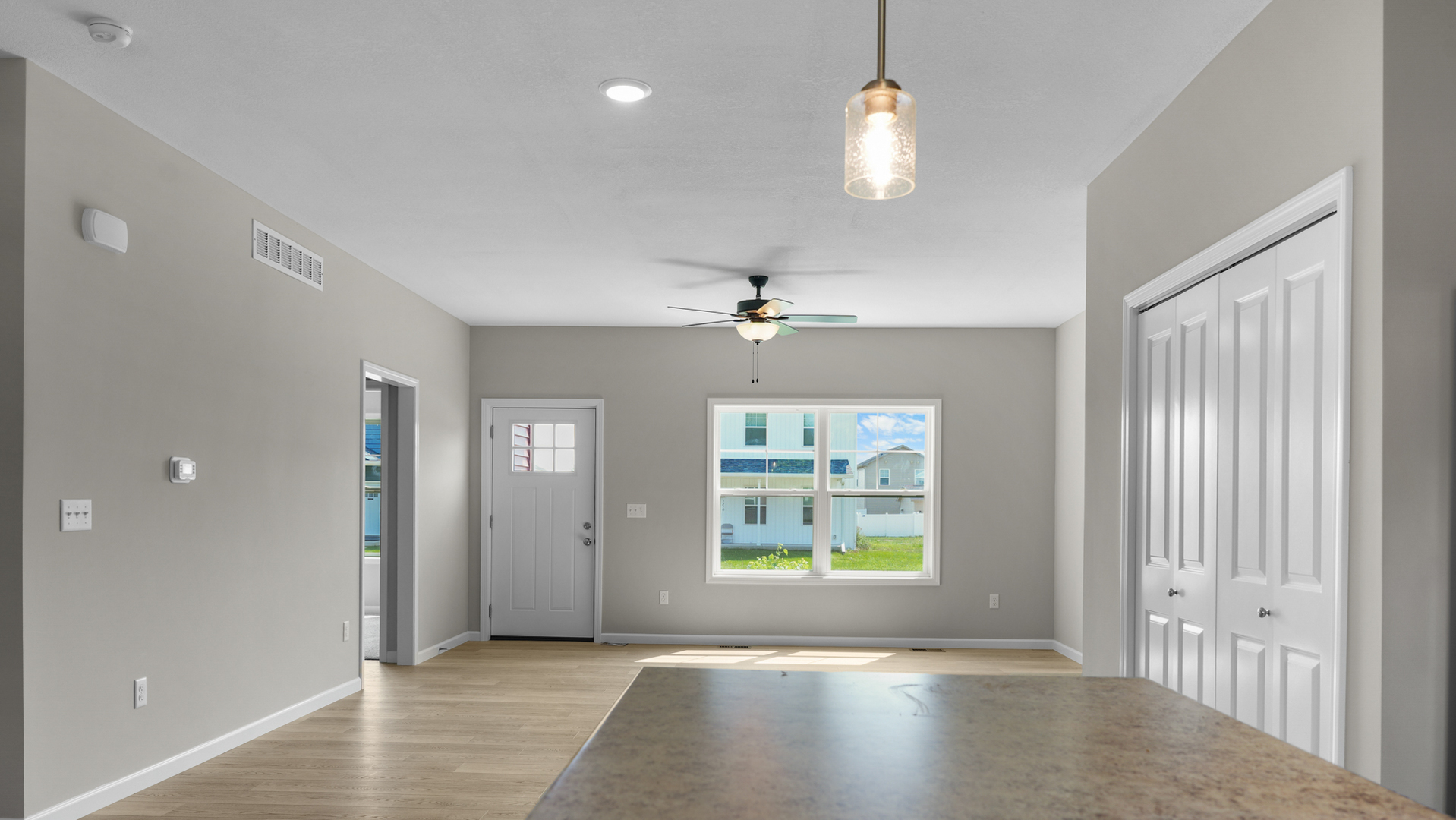 1209 S Smith Road Property Photo 11